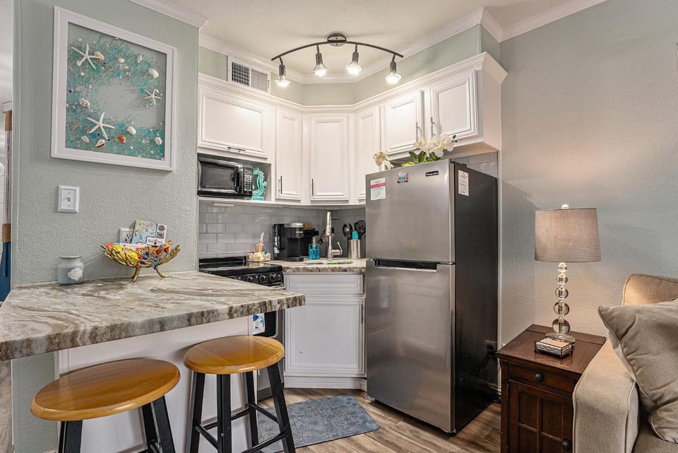 Kitchen or kitchenette, minibar, pet friendly, stove
