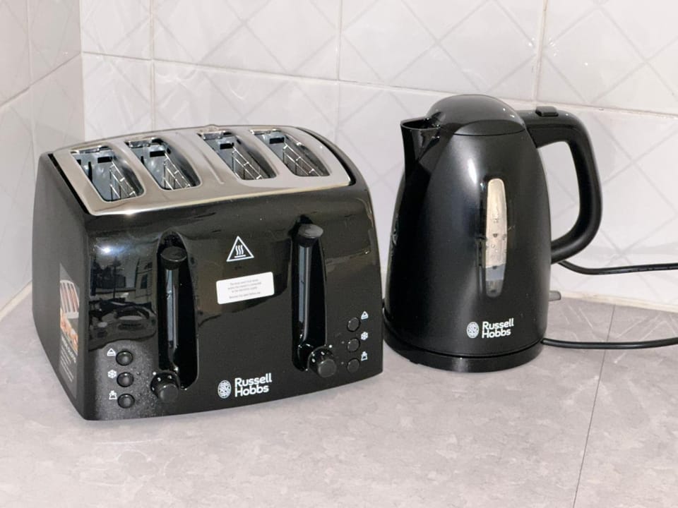Coffee/tea facilities, toaster