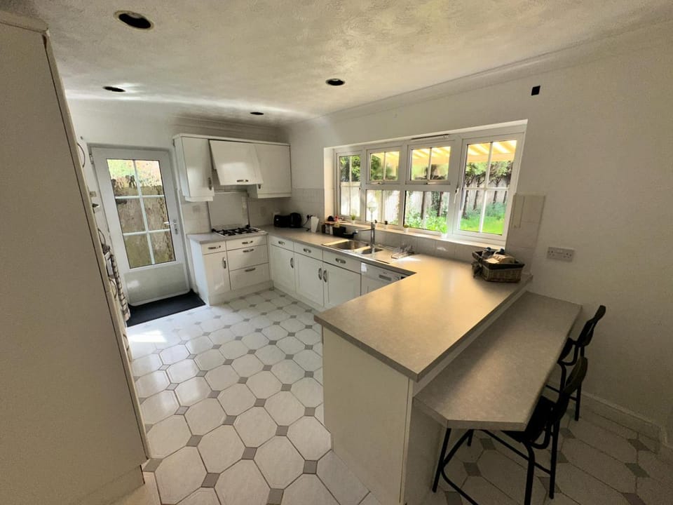 Kitchen or kitchenette, Dining area, stove