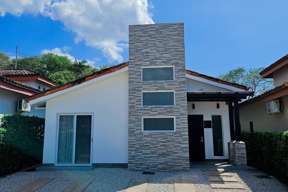Property building, Facade/entrance, Day