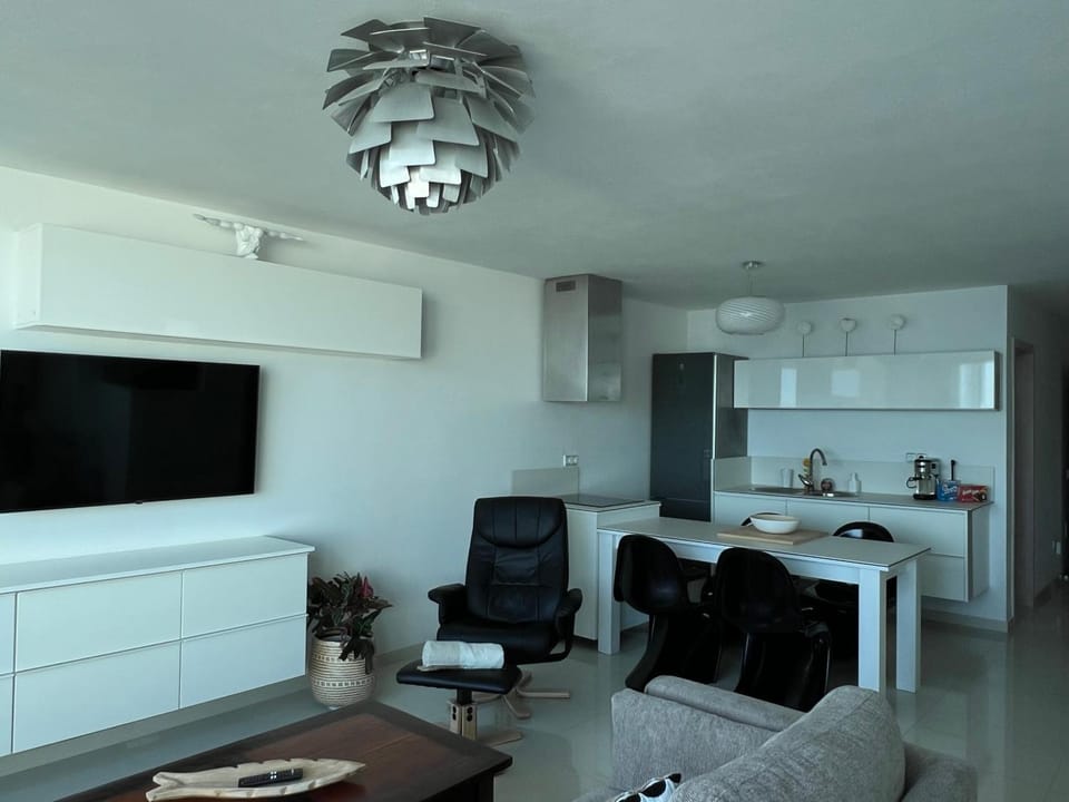 TV and multimedia, Kitchen or kitchenette, Living room, Dining area, dishwasher