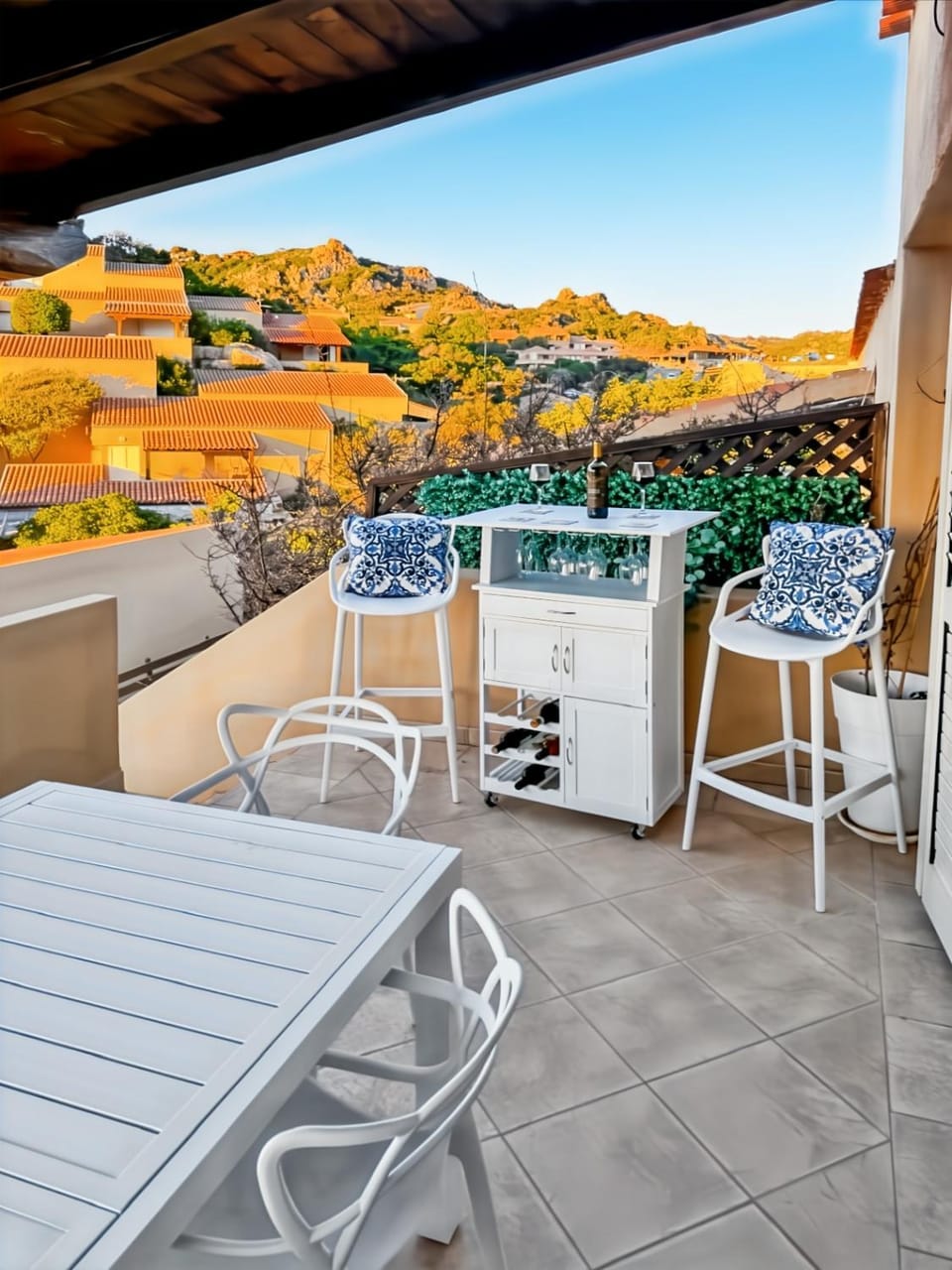View (from property/room), Balcony/Terrace, Dining area