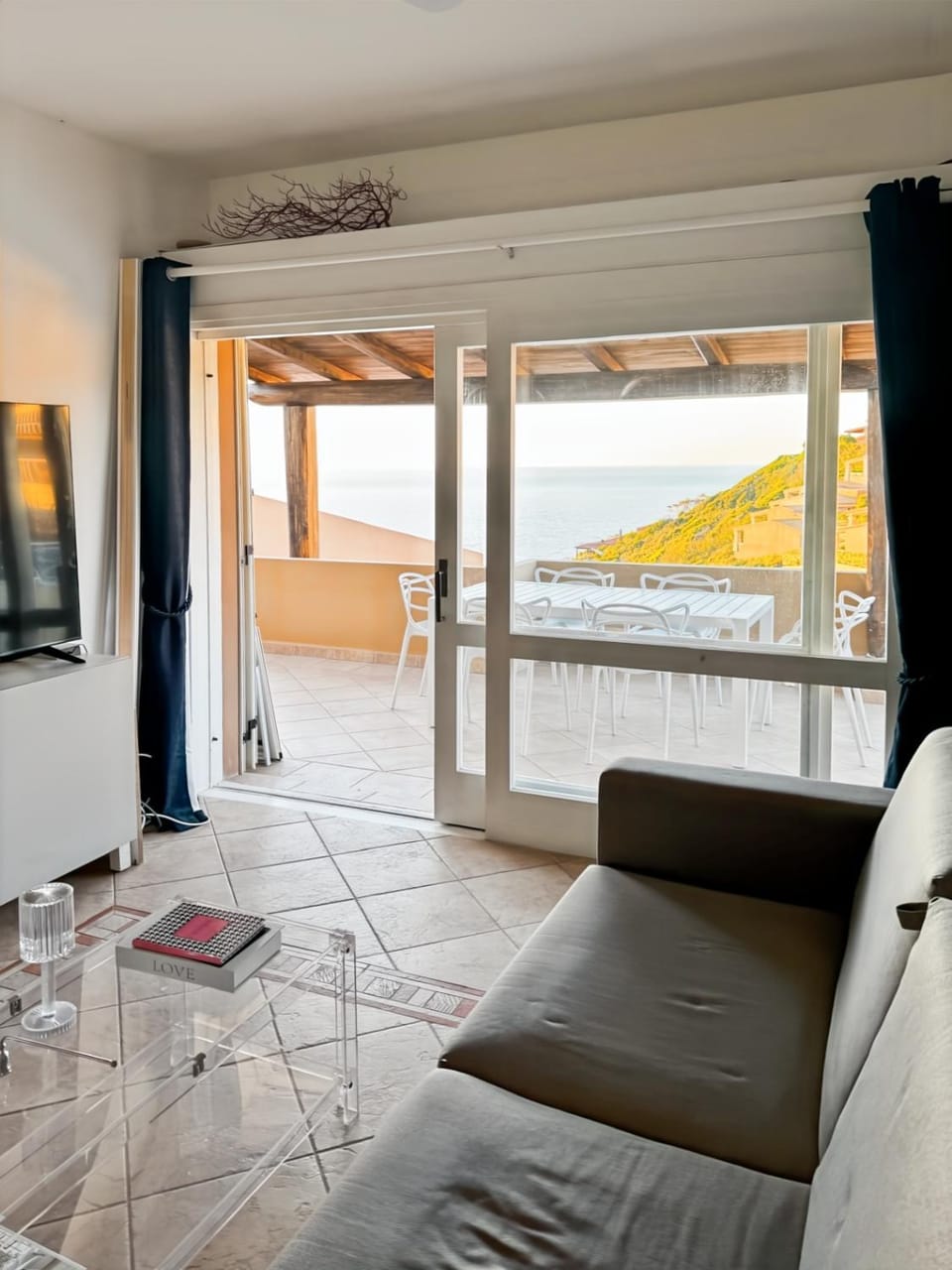 TV and multimedia, Living room, Sea view