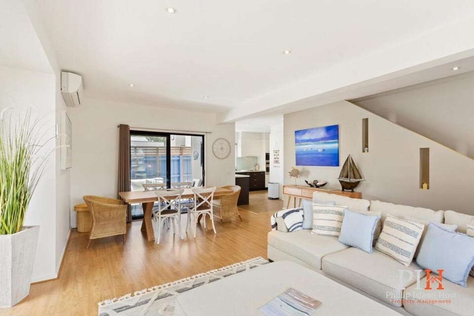 Shearwater Home Close to Beach House in Cowes