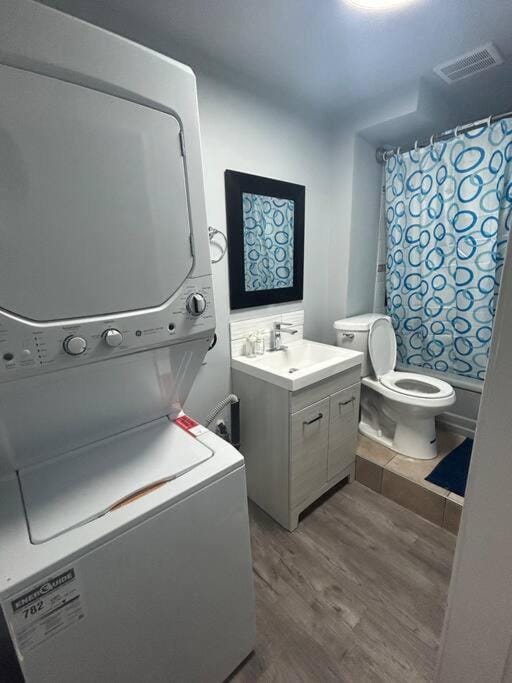 Cute Highlandpark (Lower B Unit) Apartment in Calgary