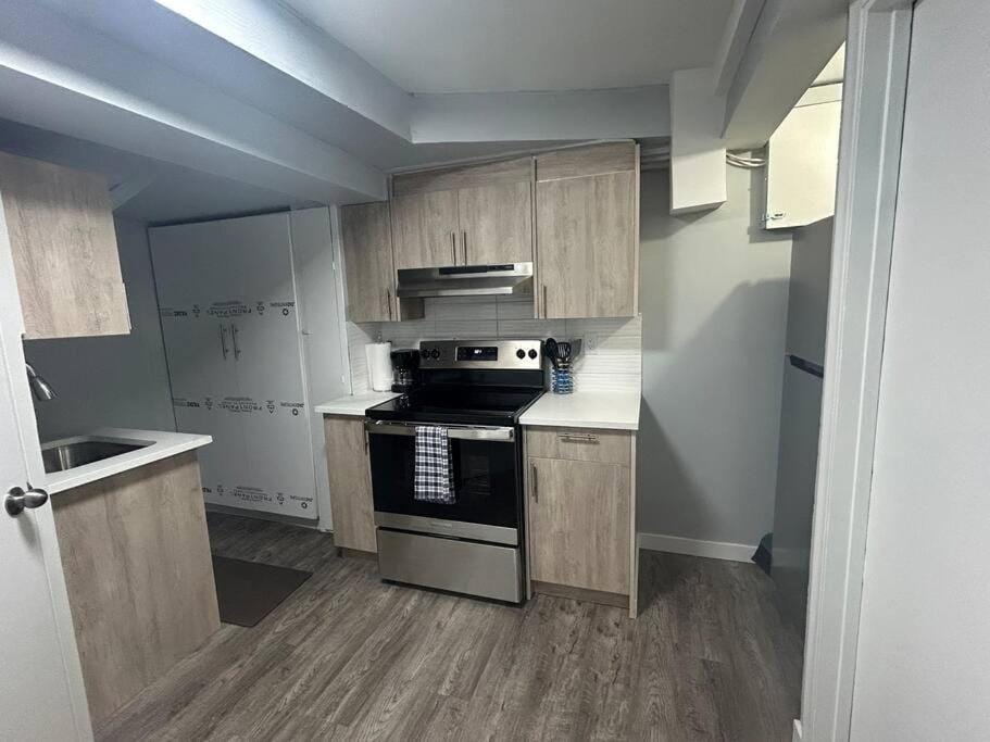Cute Highlandpark (Lower B Unit) Apartment in Calgary