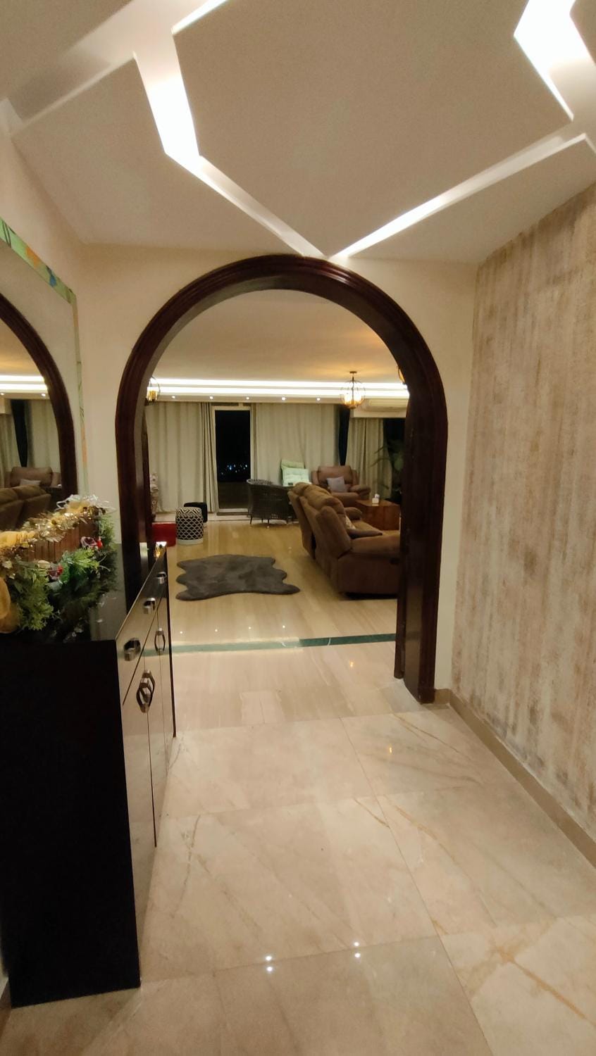 5star apartment View of the Nile and the pyramids on the Nile Corniche Apartment in Cairo Governorate