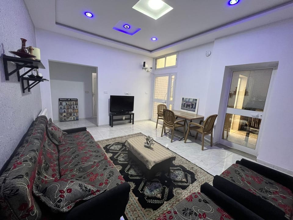 TV and multimedia, Living room, Seating area, Evening entertainment