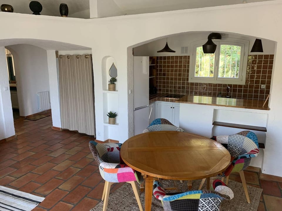 Villa T2 climatisée avec jardin, proche plage, parking et animaux acceptés - FR-1-768-65 Villa in Roquebrune-sur-Argens