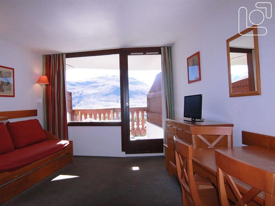 Appartement 2P, 6 Pers, Balcon Sud/Est, À 100m des Pistes et Commerces - L'Alpe d'Huez - FR-1-405-351 Apartment in Huez