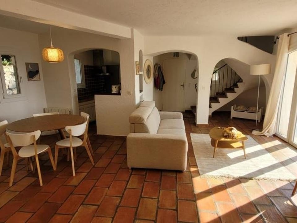 Petite villa 4 pers, plage à 1 km, tout confort, animaux acceptés - FR-1-768-64 Villa in Roquebrune-sur-Argens