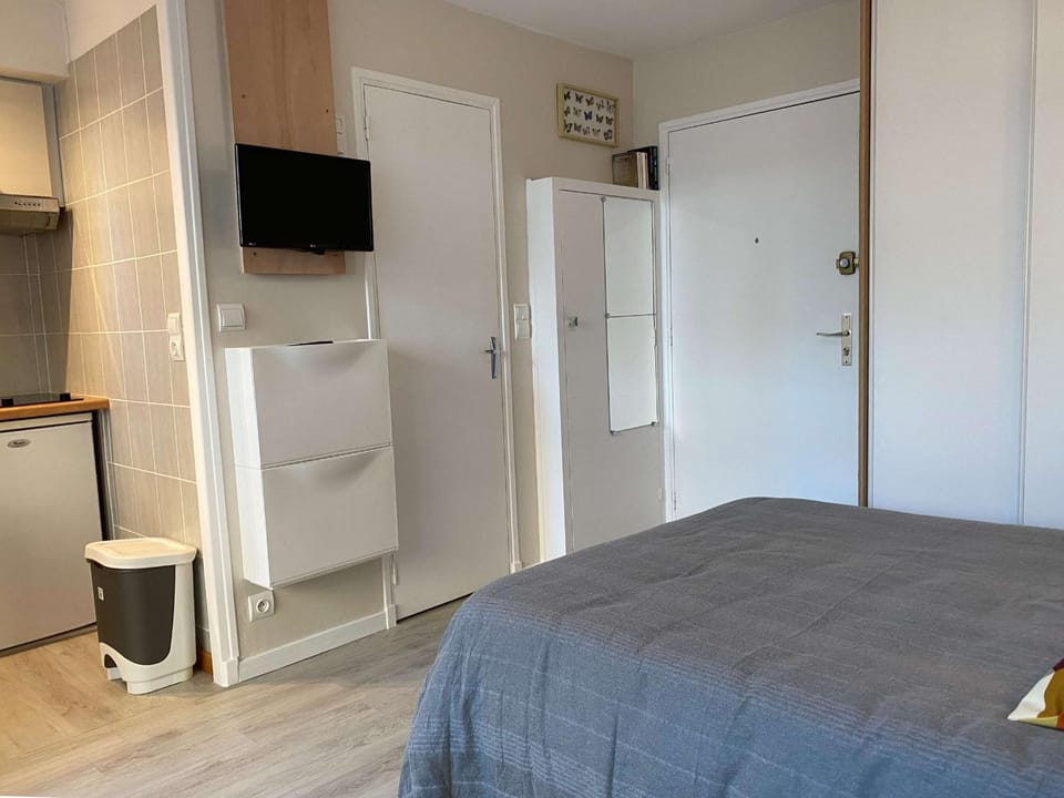 Studio Confort en Face des Thermes - Loggia, Clim, Parking - Balaruc-les-Bains - FR-1-553-243 Apartment in Balaruc-les-Bains