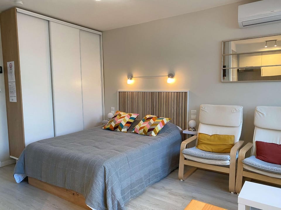 Studio Confort en Face des Thermes - Loggia, Clim, Parking - Balaruc-les-Bains - FR-1-553-243 Apartment in Balaruc-les-Bains