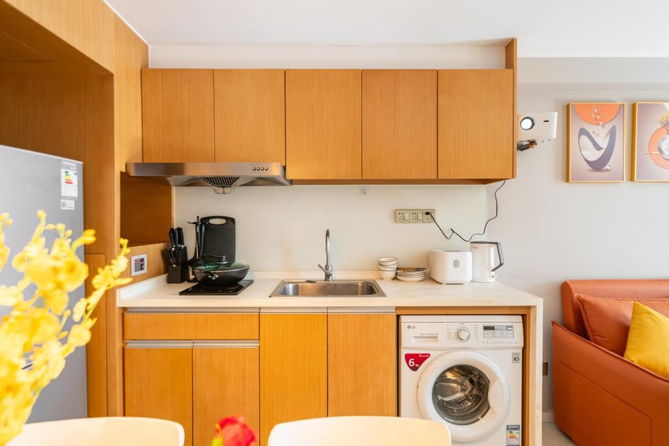 Coffee/tea facilities, Kitchen or kitchenette, minibar, stove, washing machine