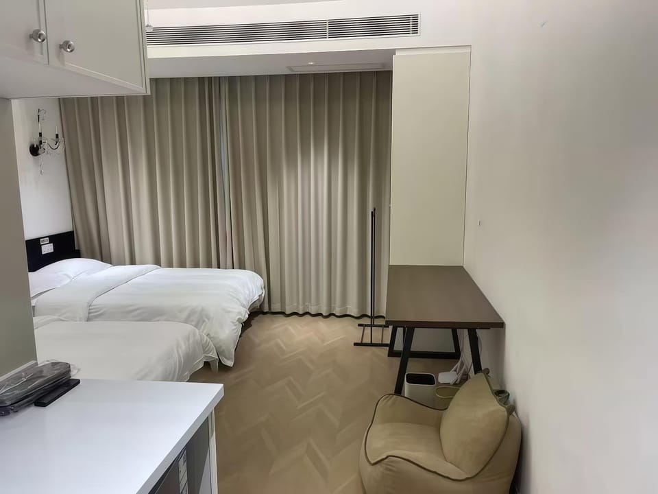 Bed, Seating area, Bedroom