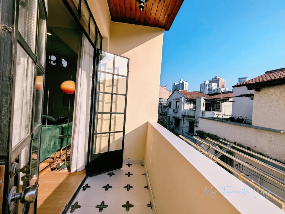 Property building, View (from property/room), Balcony/Terrace