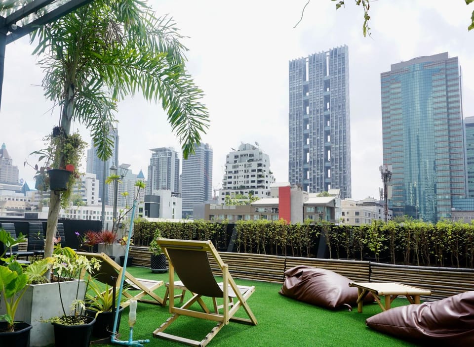 Garden, View (from property/room), City view, Street view
