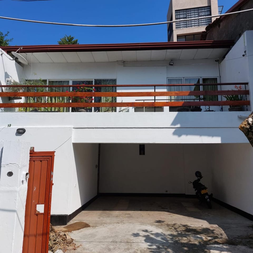 Property building, Day, Balcony/Terrace