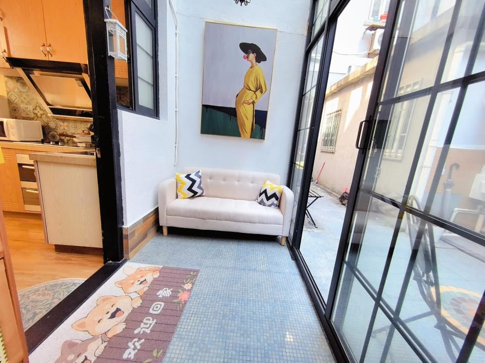 Living room, Seating area