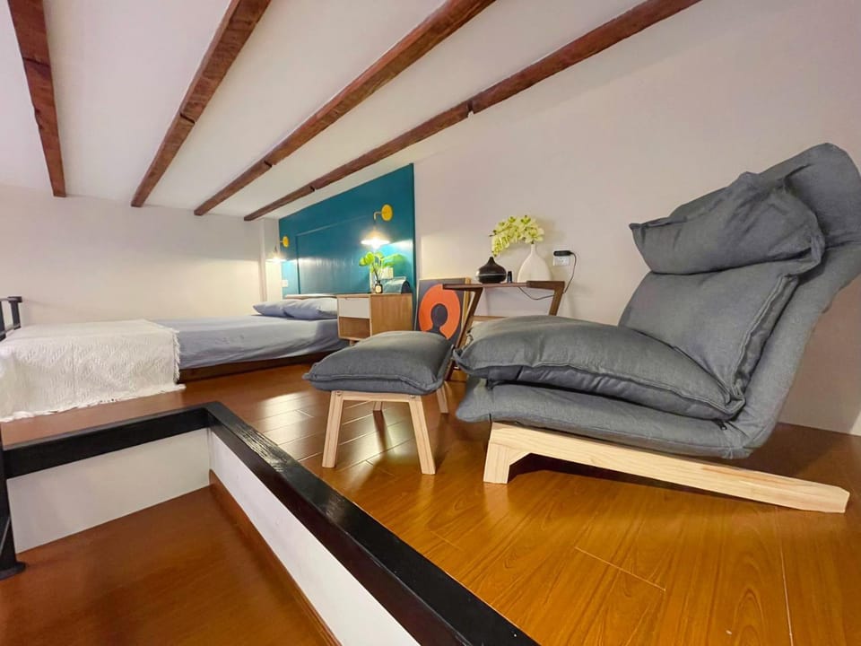 Bed, Seating area, Bedroom