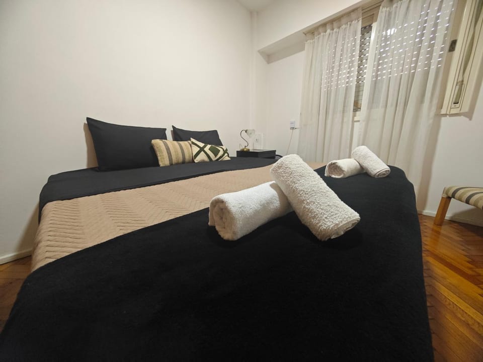 Suipacha - Amplio y espacioso para 4 con terraza privada y parrilla Apartment in Buenos Aires