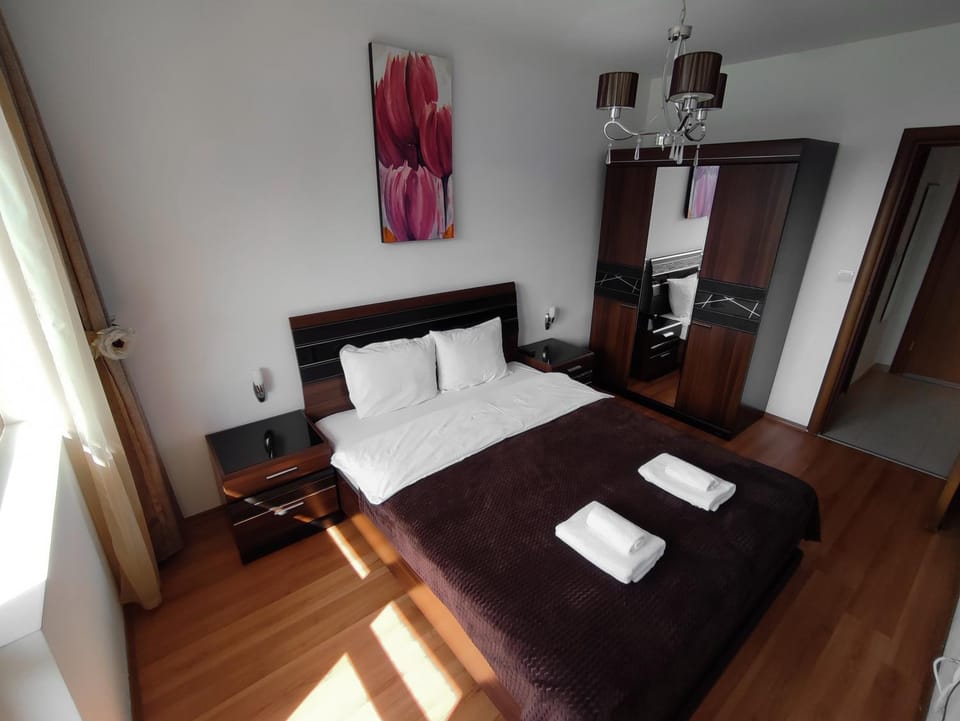 Bed, Bedroom, towels