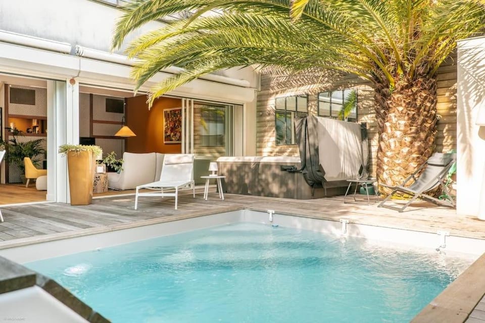 Property building, Patio, Garden, Hot Tub, Living room, Garden view, Pool view, Swimming pool, sunbed