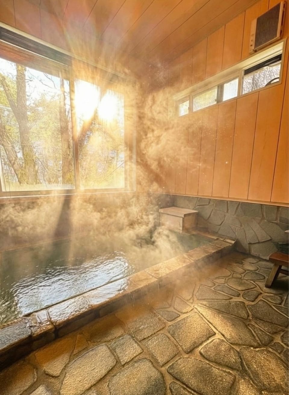 源泉掛け流し付き貸切別荘-Authentic private home with Private Kusatsu Onsen - THE HIDEOUT VILLA KUSATSU- House in Nagano Prefecture