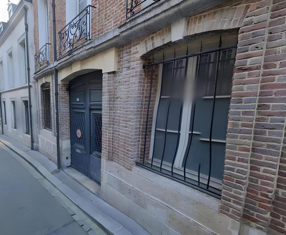 Property building, concierge