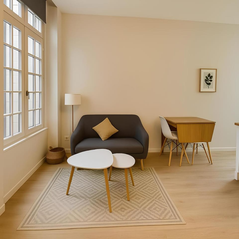 Living room, Seating area, concierge