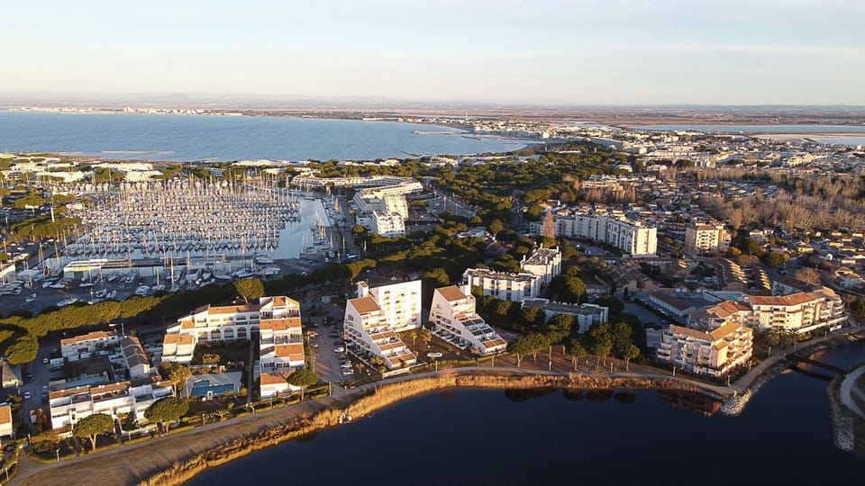 Nearby landmark, Neighbourhood, Bird's eye view