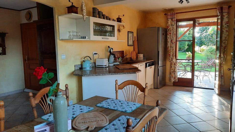 Maison de campagne près d'un plan d'eau et des belles forêts ! House in Grand Est