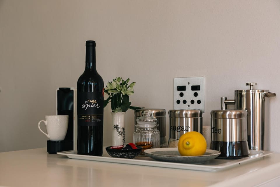 Kitchen or kitchenette, Food and drinks