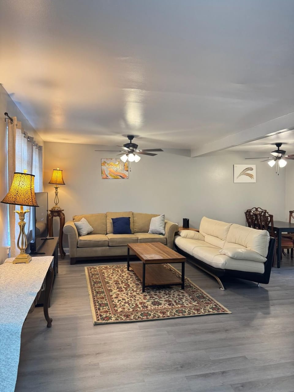 Living room, Seating area