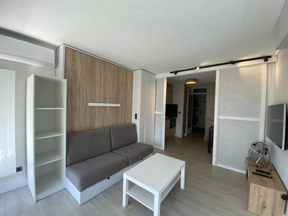 Communal lounge/ TV room, Living room