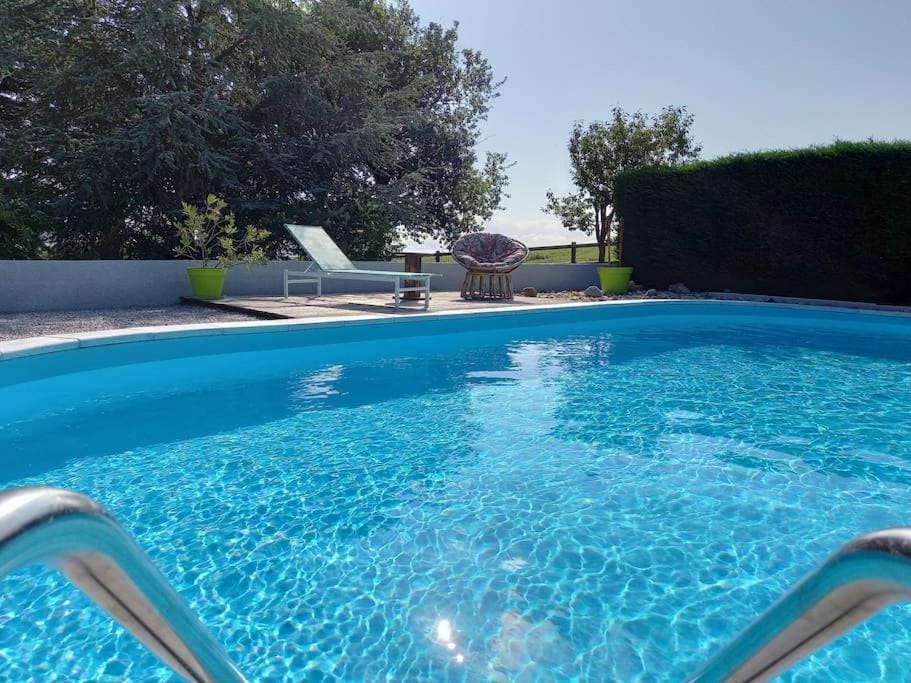 Swimming pool, sunbed