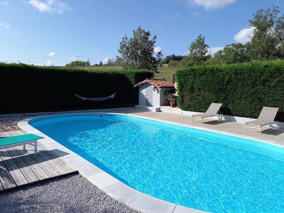 Swimming pool, sunbed