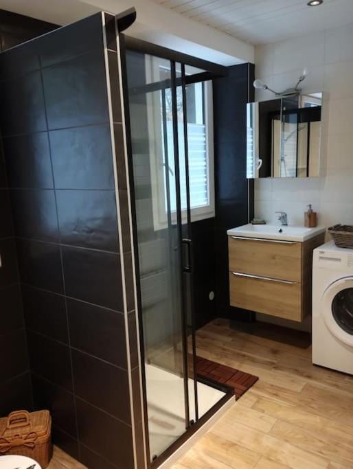 Shower, Bathroom, washing machine