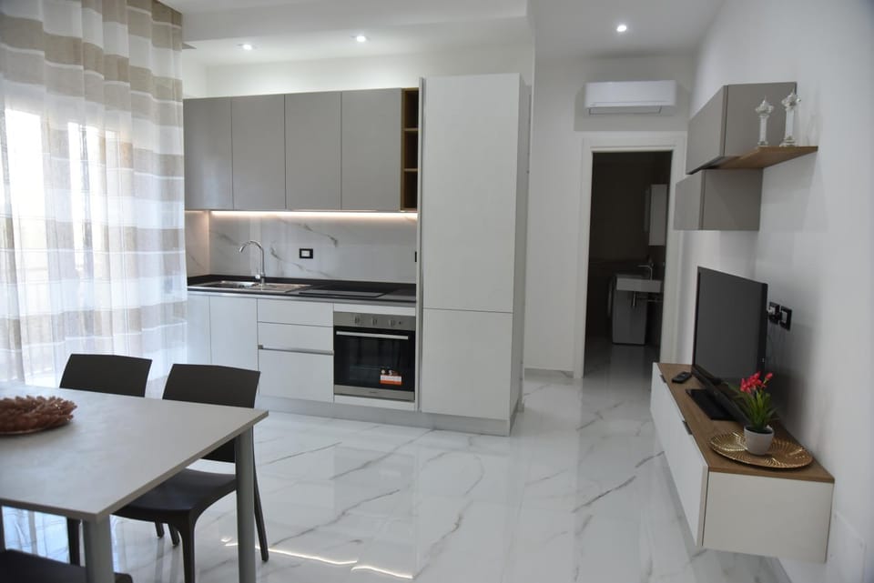 Kitchen or kitchenette, Dining area, stove