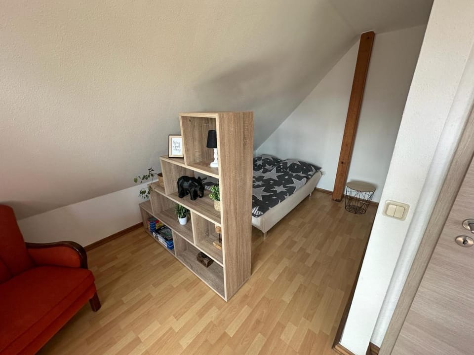 2,5 Raum Ferienwohnung möbliert Dachgeschoss Niederorschel Apartment in Thuringia, Germany