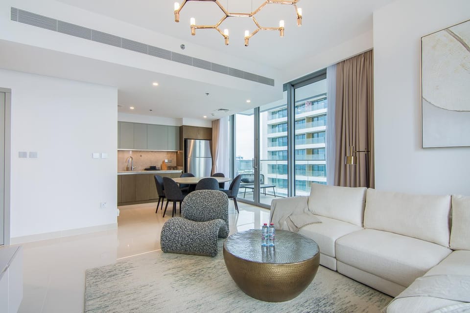 Kitchen or kitchenette, Living room, Seating area, Dining area