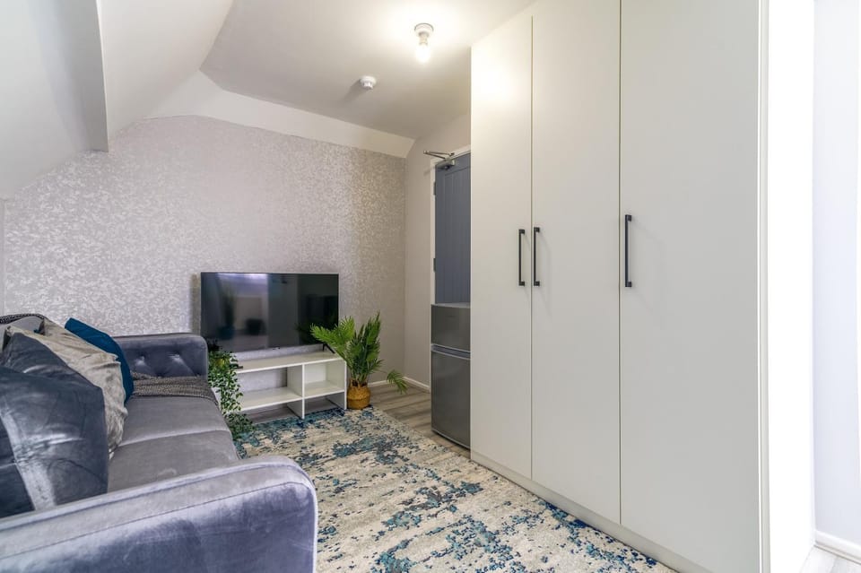 TV and multimedia, Living room, Seating area, wardrobe