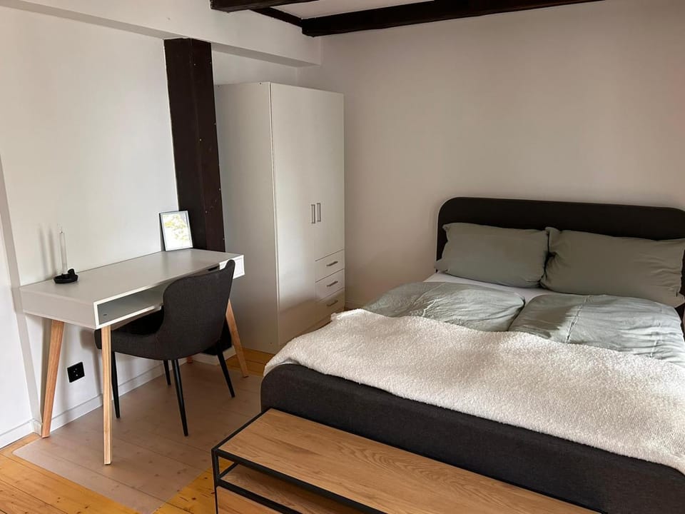 Photo of the whole room, Bedroom