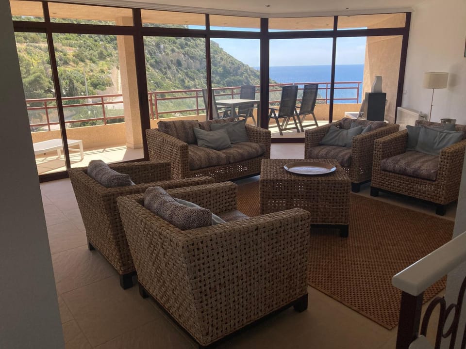 Natural landscape, View (from property/room), Balcony/Terrace, Seating area, Mountain view