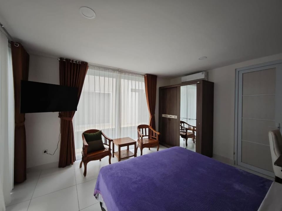 Bed, Photo of the whole room, wardrobe
