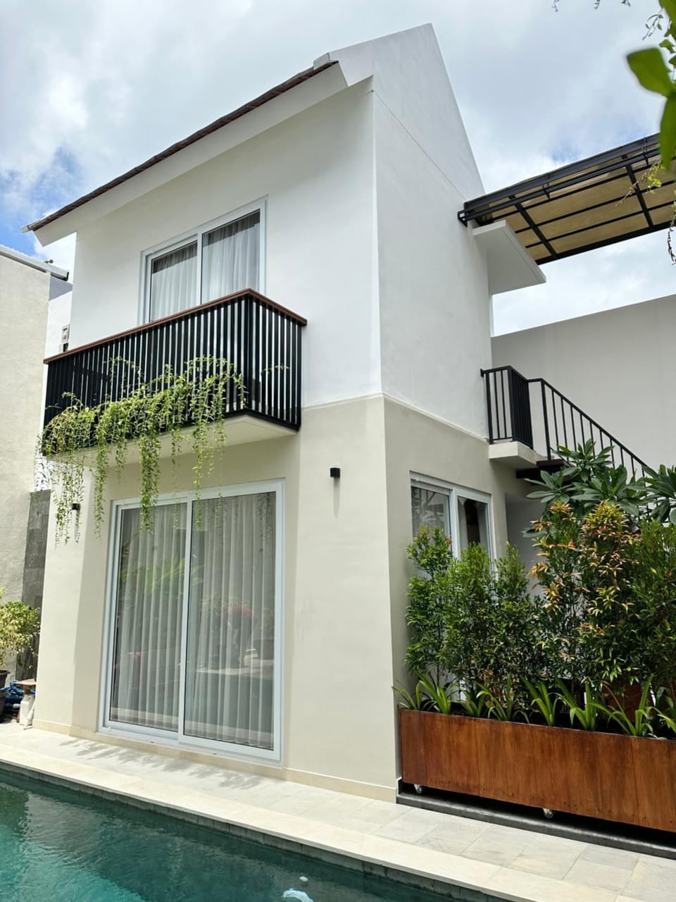 Property building, Patio, Balcony/Terrace