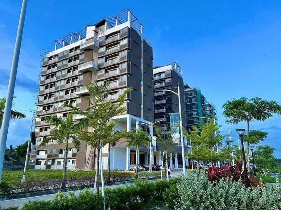 Property building, Garden, Location, Parking