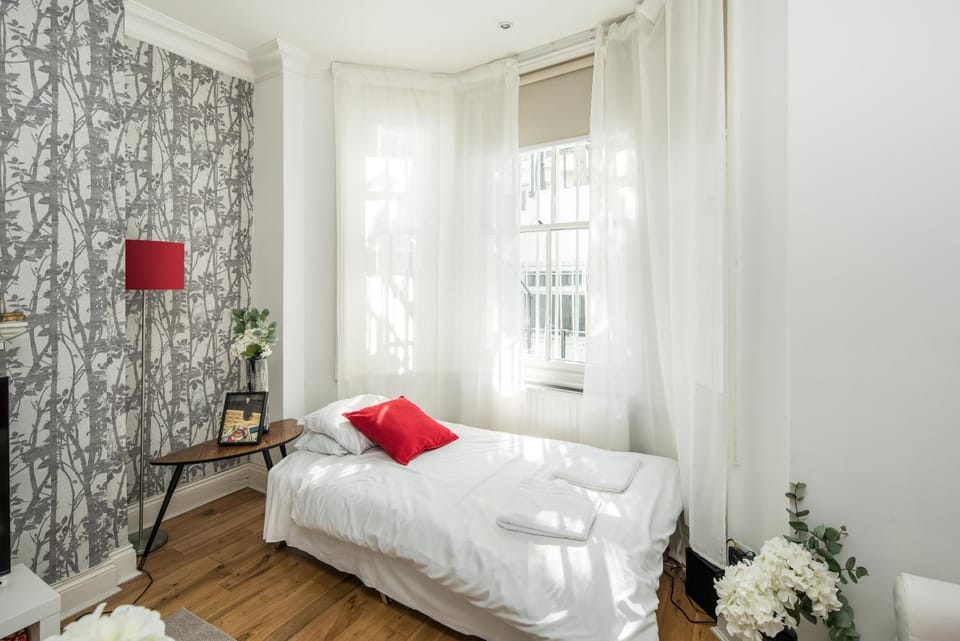 Marvellous Flat in Earls Court Apartment in City of Westminster