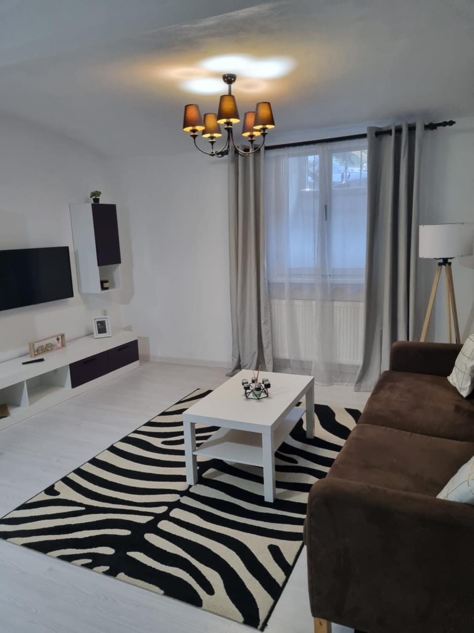 TV and multimedia, Living room, Seating area, Evening entertainment