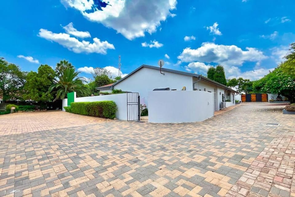 Luxurious, spacious & central Apartment in Sandton